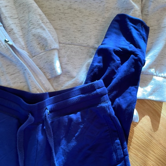 Fabletics bundle - Picture 3 of 3